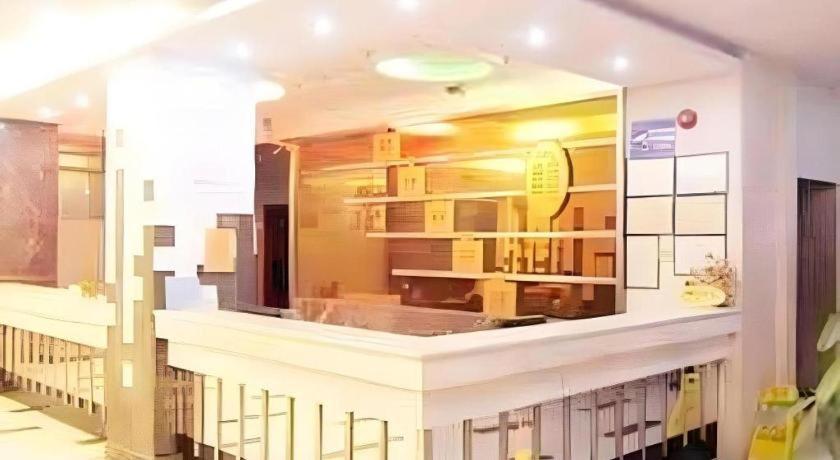 Airport Liwan Hotel Гуанчжоу Экстерьер фото
