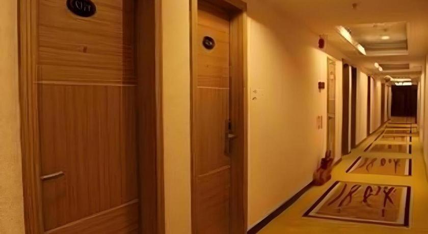Airport Liwan Hotel Гуанчжоу Экстерьер фото